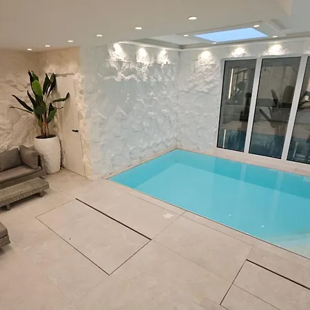 Neubau - Pool Gym Sauna Extra Buchbar